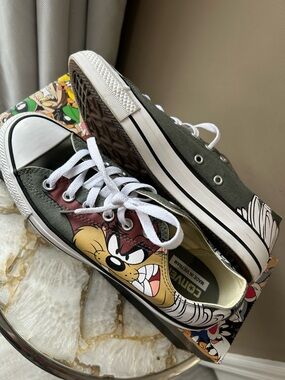 Looney Tunes Converse